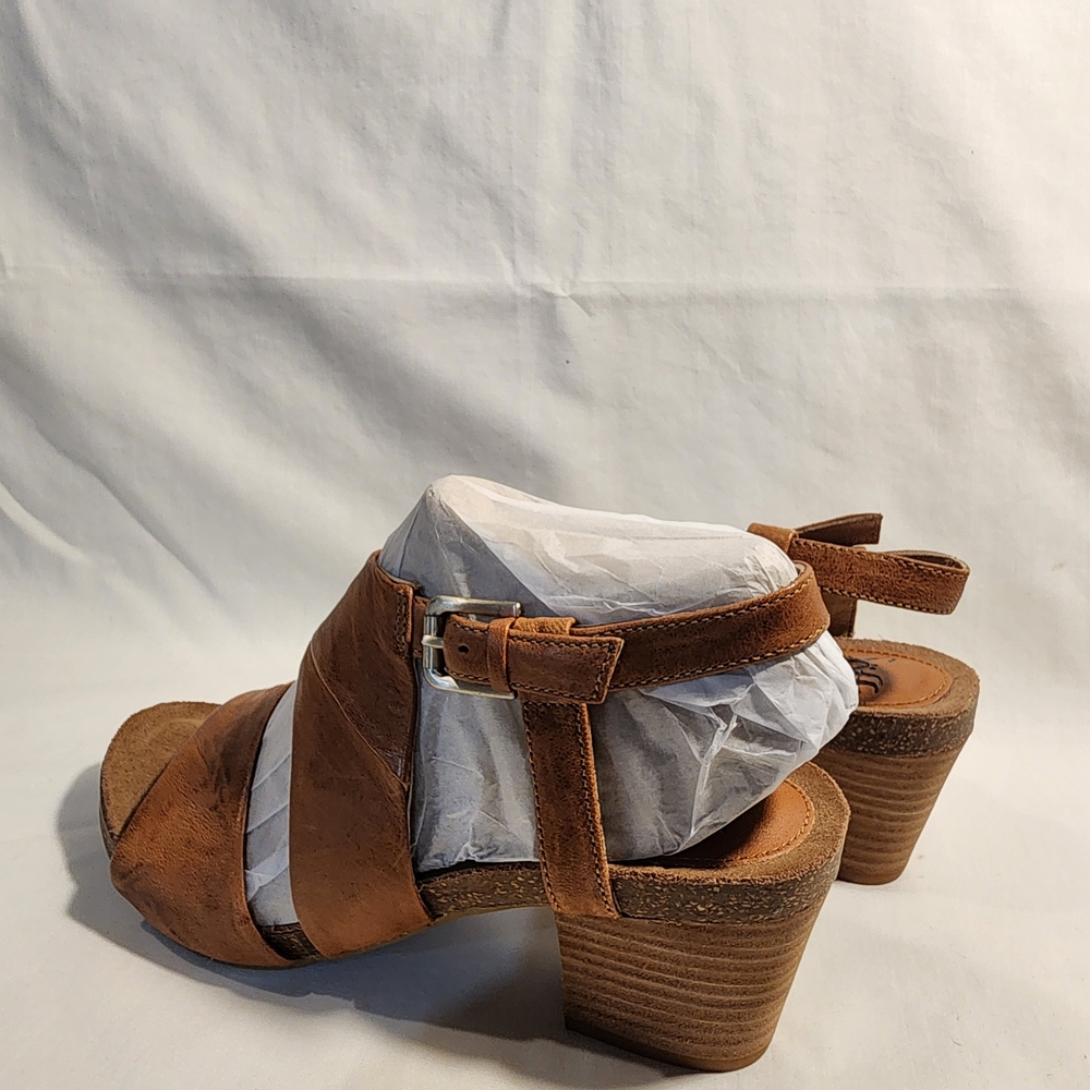 Sofft Tan Strappy Block Heel Sandals